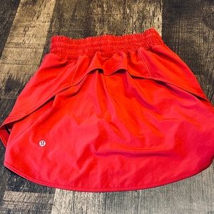 Lululemon Hotty Hot skirt in Red Sz 4 like new condition